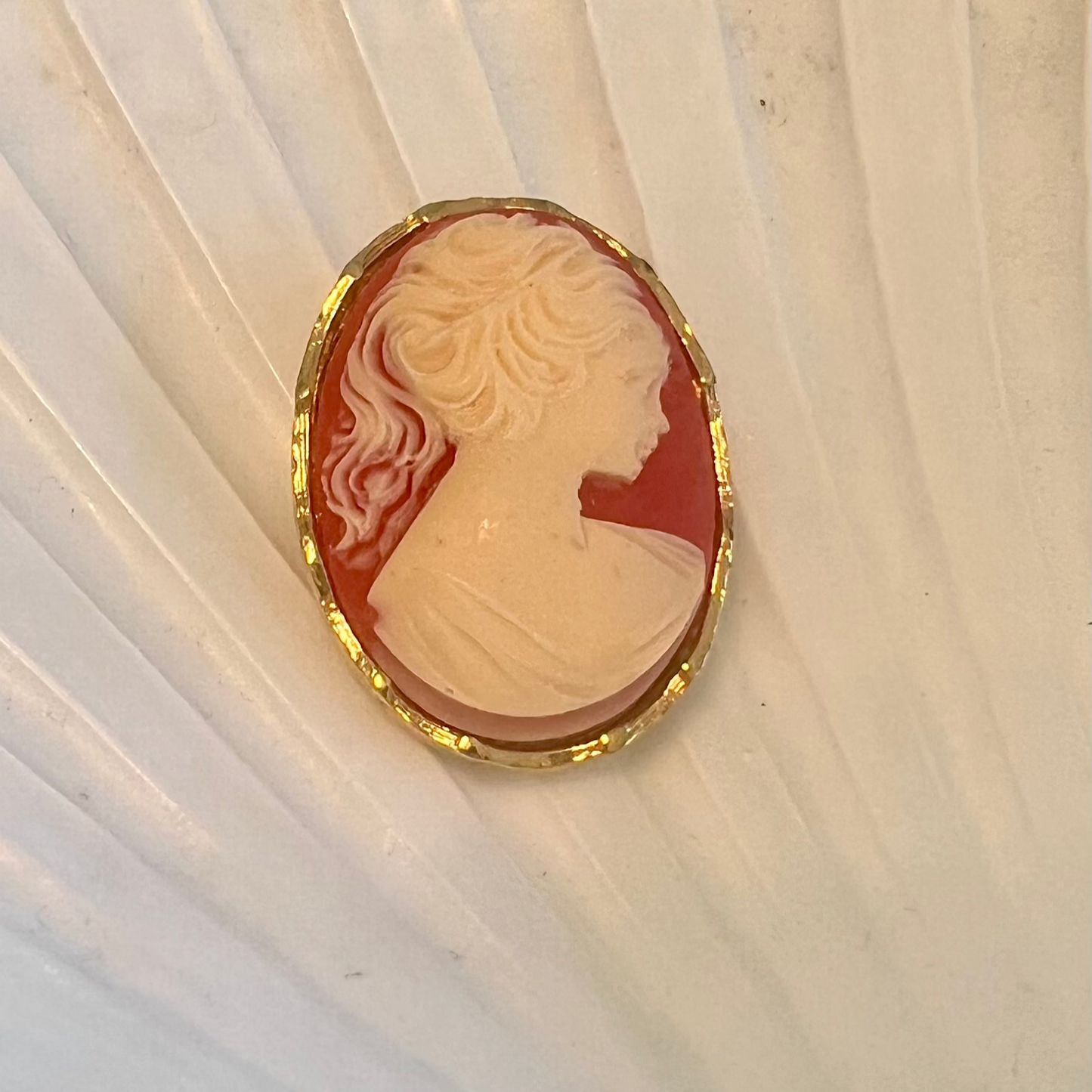 Vintage '80s Cameo Brooch